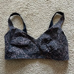 Lululemon bra 34D - EUC!
